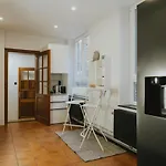 2 Bedroom Near The Center *