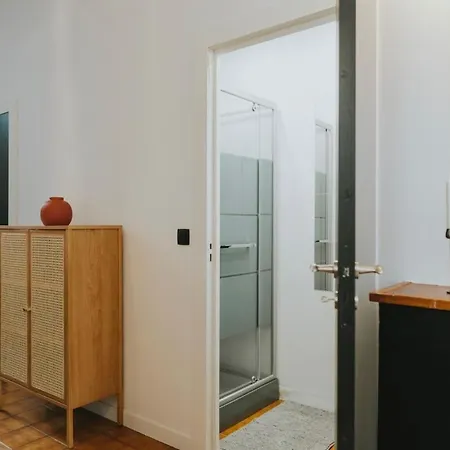 2 Bedroom Near The Center * Liège