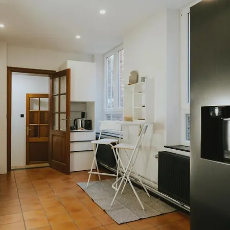 2 Bedroom Near The Center *