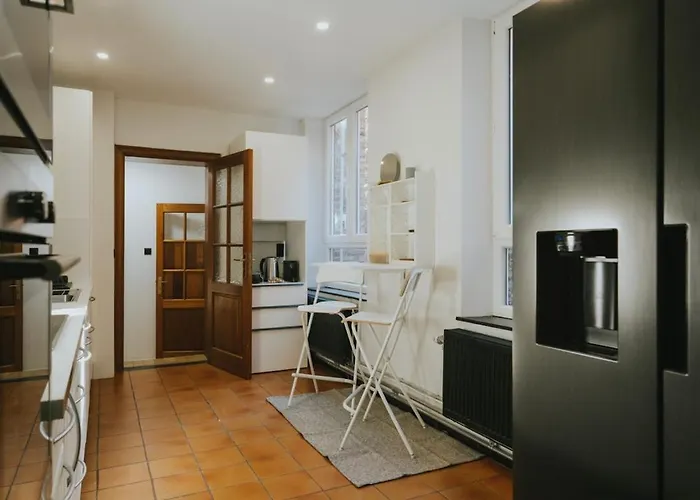 2 Bedroom Near The Center *