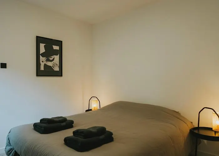 Apartment 2 Bedroom Near The Center *