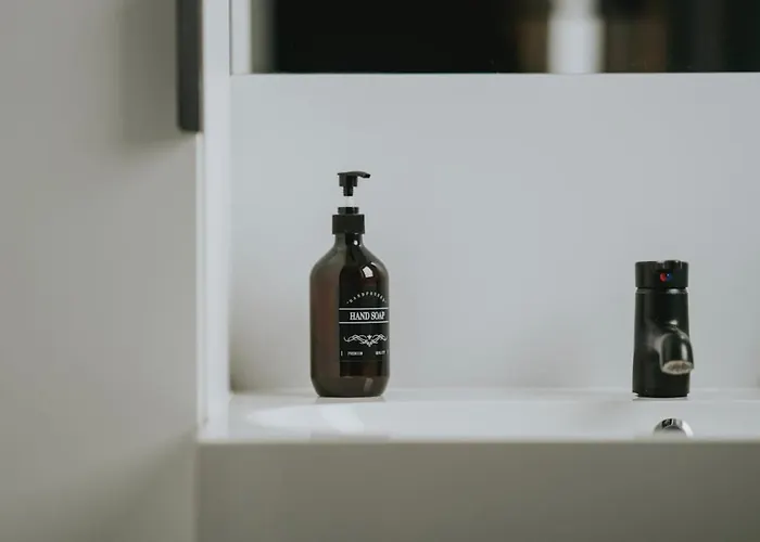 Apartment 2 Bedroom Near The Center